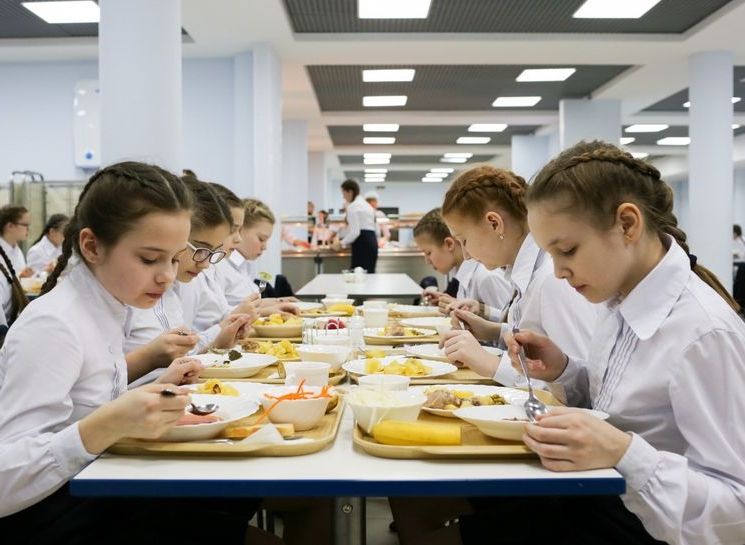 В начальной школе вводится бесплатное горячее питание